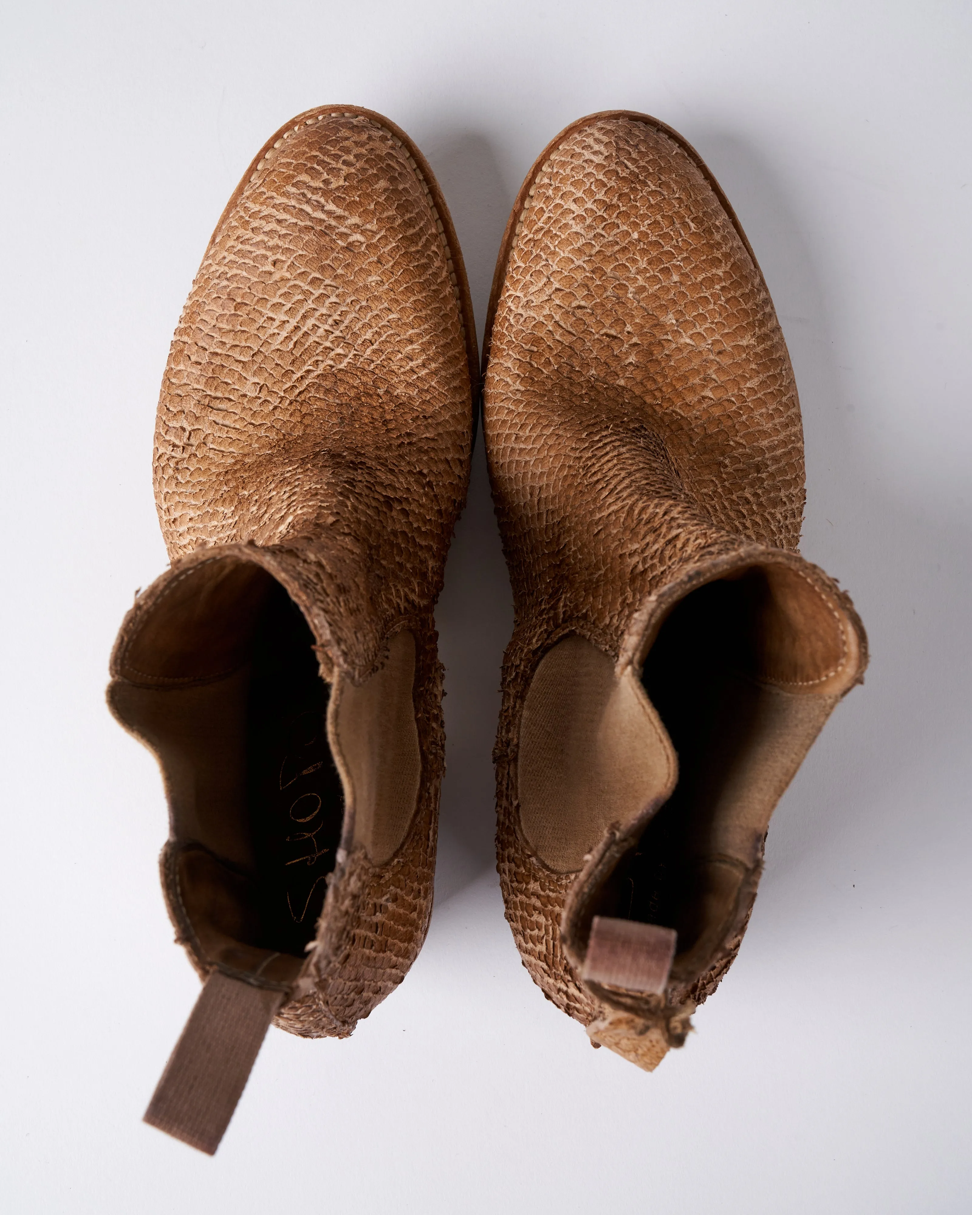 short boot chelsea laser cut - cigar
